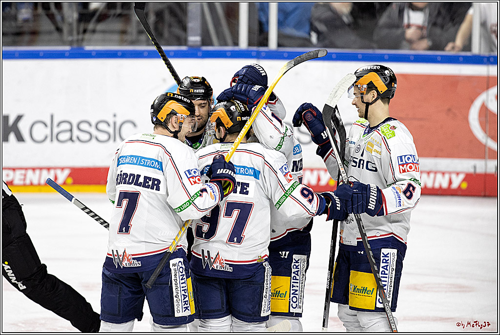 PENNY DEL Viertelfinale 2. Spiel;  Koelner Haie - Eisbaeren Berlin; Koeln, 12.04.2022